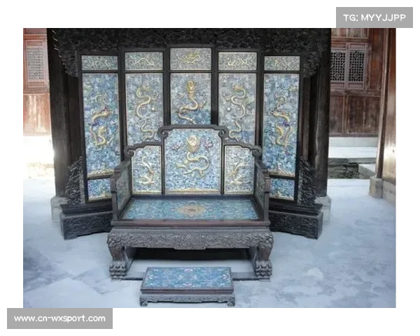 东阳横店片场“帝后”进赛场派发文旅礼包